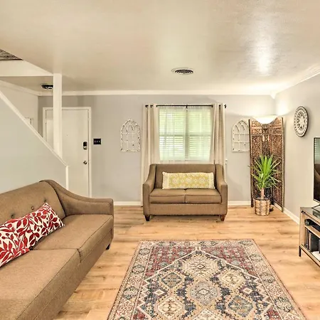 Fort Worth Retreat With Fenced Yard And Fire Pit!