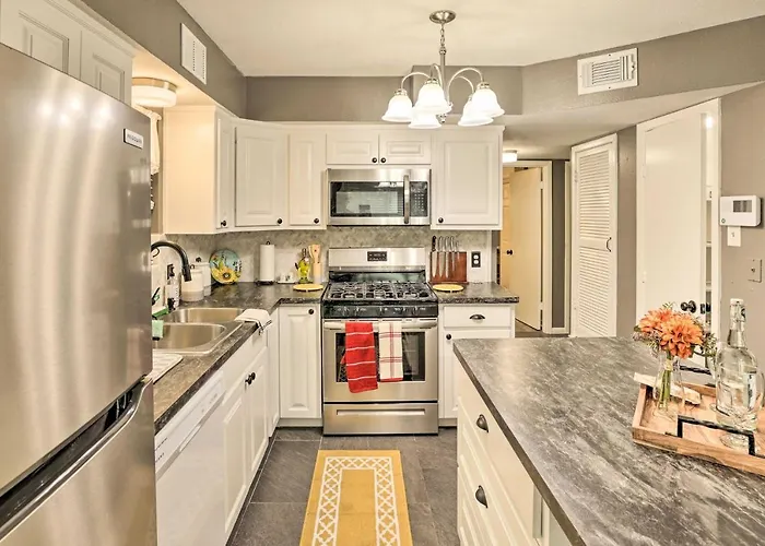 Holiday home ~ 5 Mi To Dtwn Worth: Retreat W/ Fire Pit