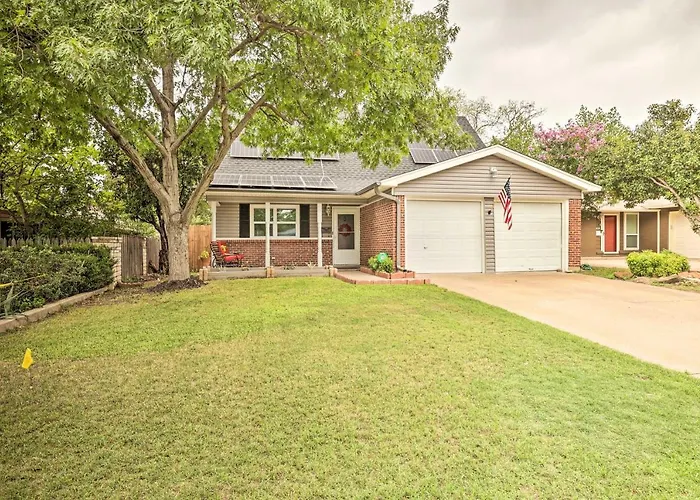~ 5 Mi To Dtwn Worth: Retreat W/ Fire Pit Fort Worth