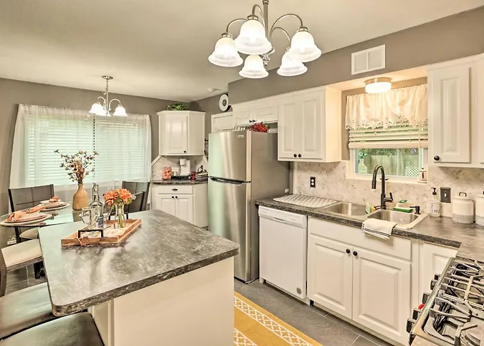 Holiday home ~ 5 Mi To Dtwn Worth: Retreat W/ Fire Pit Fort Worth