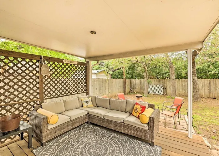 Holiday home ~ 5 Mi To Dtwn Worth: Retreat W/ Fire Pit Fort Worth