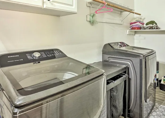 Holiday home ~ 5 Mi To Dtwn Worth: Retreat W/ Fire Pit *