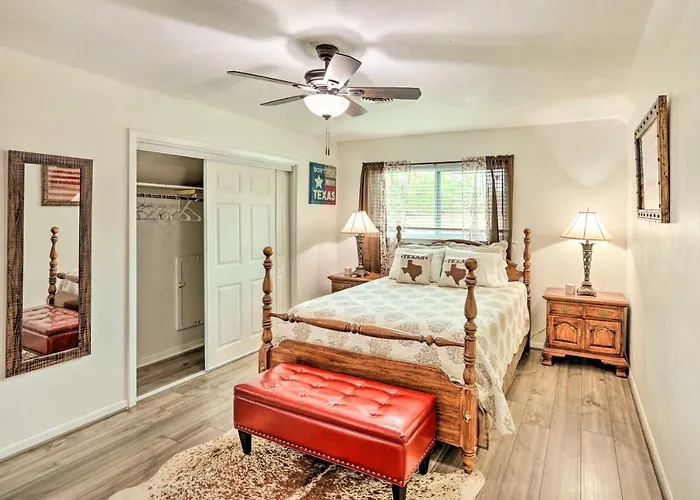 ~ 5 Mi To Dtwn Worth: Retreat W/ Fire Pit Holiday home Fort Worth